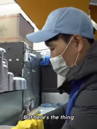 C2101011 Sneaky stray cat infiltrates supermarket feasts on seafood while (Part 2)