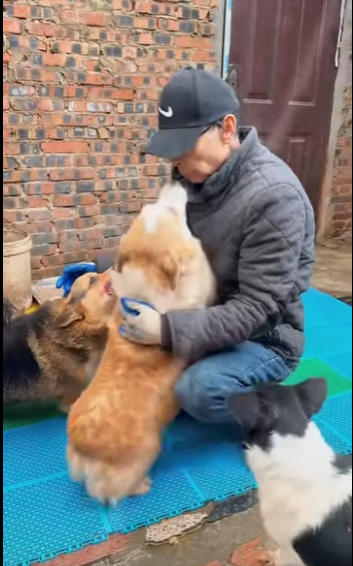 A0601005 Man Who Sharpened Knife (Parte 2)