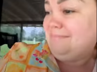 W0101018 Woman Checks Into Airbnb Gets Greeted By Horse (Part 2)