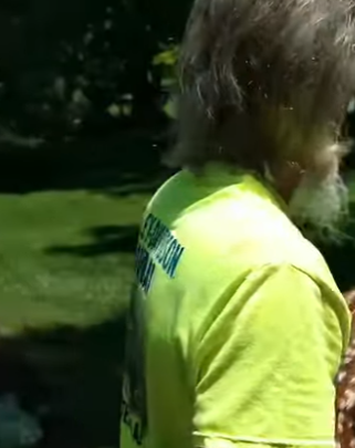 I1302004 Mama deer is so happy to see her baby she can contain herself (Part 2)