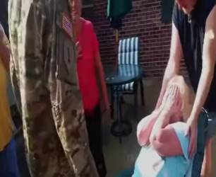 V2802003 Reencuentro de militares con sus familiares que te harán llorar (Parte 2)