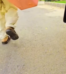 H0605025 Kind boy saves poor mother (Part 2)