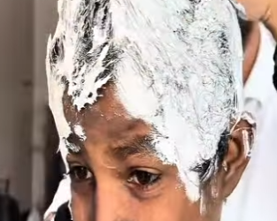 X1106002 Cutting the long hair of a 10 year old homeless boy (Part 2)