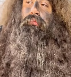 X1106006 A homeless man received an extremely impressive haircut and beard trim (Part 2)