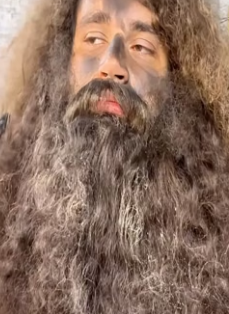 X1106006 A homeless man received an extremely impressive haircut and beard trim (Part 2)