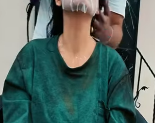 X0206006 Her long hair, which she had kept for 17 years, covered her face completely (Part 2)